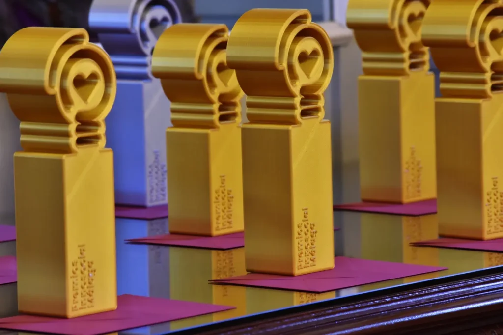 Estatuas premios Innosocial 2024
